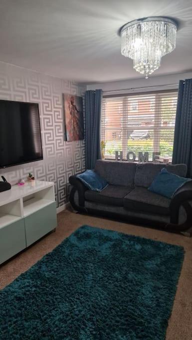 Well Furnished 3 Bedroom House In A Cosy Estate In Bolton Exteriér fotografie