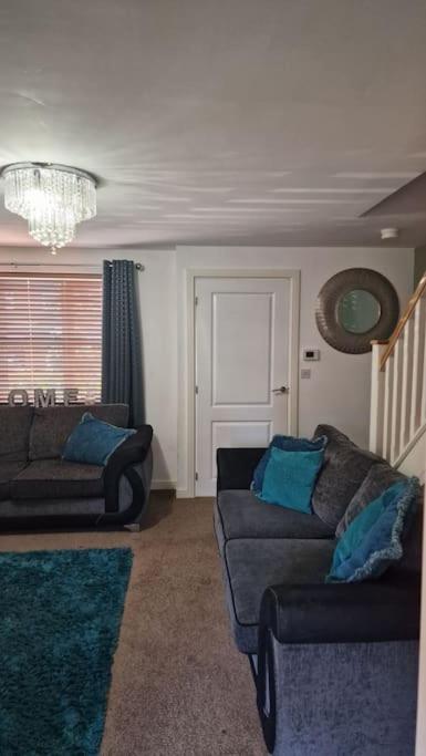 Well Furnished 3 Bedroom House In A Cosy Estate In Bolton Exteriér fotografie