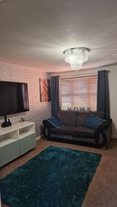 Well Furnished 3 Bedroom House In A Cosy Estate In Bolton Exteriér fotografie